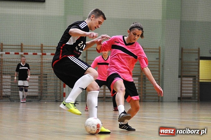 Zdjęcie w galerii na portalu naszraciborz.pl: Byki pokonały Żorską. Tritle i Feniks ciągle niepokonani wiadomości z regionu