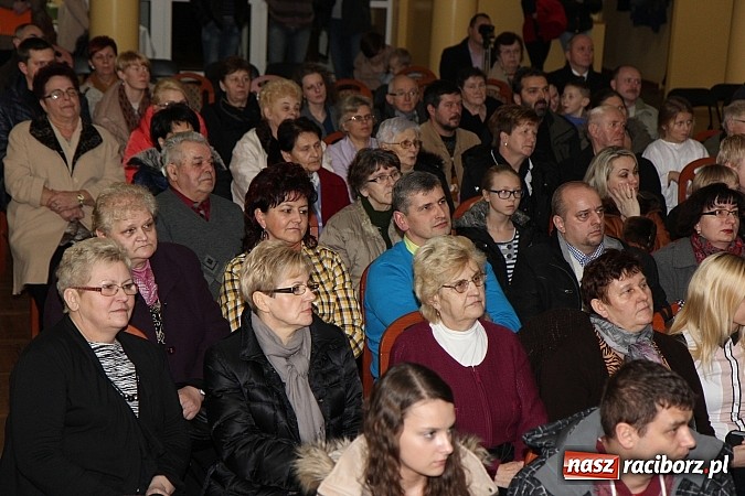 Zdjęcie w galerii na portalu naszraciborz.pl: Strajk w krainie świętego Mikołaja i tradycyjne kolędy w GOK-u w Kobyli wiadomości z regionu