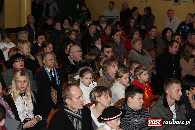 Zdjęcie w galerii na portalu naszraciborz.pl: Strajk w krainie świętego Mikołaja i tradycyjne kolędy w GOK-u w Kobyli wiadomości z regionu
