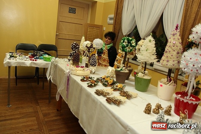 Zdjęcie w galerii na portalu naszraciborz.pl: Strajk w krainie świętego Mikołaja i tradycyjne kolędy w GOK-u w Kobyli wiadomości z regionu