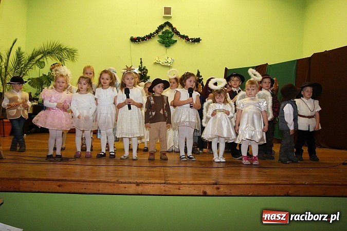 Zdjęcie w galerii na portalu naszraciborz.pl: Strajk w krainie świętego Mikołaja i tradycyjne kolędy w GOK-u w Kobyli wiadomości z regionu