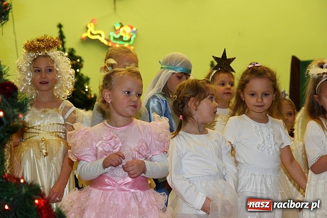 Zdjęcie w galerii na portalu naszraciborz.pl: Strajk w krainie świętego Mikołaja i tradycyjne kolędy w GOK-u w Kobyli wiadomości z regionu