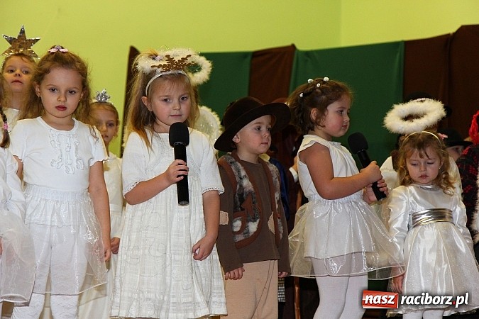 Zdjęcie w galerii na portalu naszraciborz.pl: Strajk w krainie świętego Mikołaja i tradycyjne kolędy w GOK-u w Kobyli wiadomości z regionu