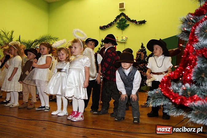 Zdjęcie w galerii na portalu naszraciborz.pl: Strajk w krainie świętego Mikołaja i tradycyjne kolędy w GOK-u w Kobyli wiadomości z regionu