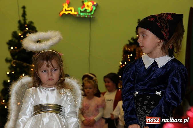 Zdjęcie w galerii na portalu naszraciborz.pl: Strajk w krainie świętego Mikołaja i tradycyjne kolędy w GOK-u w Kobyli wiadomości z regionu