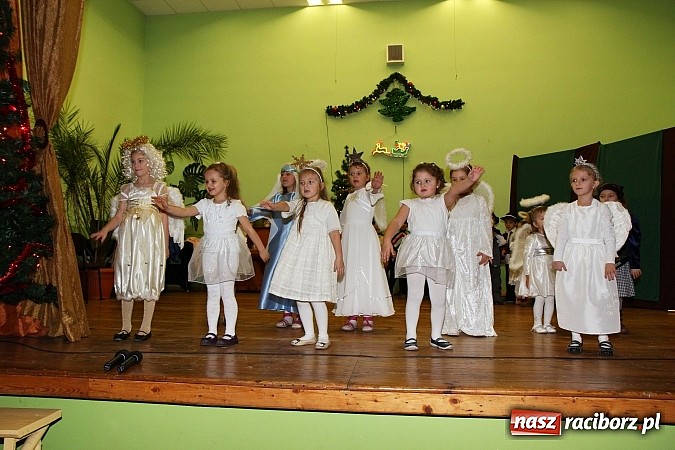 Zdjęcie w galerii na portalu naszraciborz.pl: Strajk w krainie świętego Mikołaja i tradycyjne kolędy w GOK-u w Kobyli wiadomości z regionu