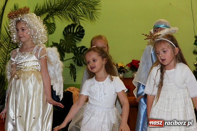 Zdjęcie w galerii na portalu naszraciborz.pl: Strajk w krainie świętego Mikołaja i tradycyjne kolędy w GOK-u w Kobyli wiadomości z regionu