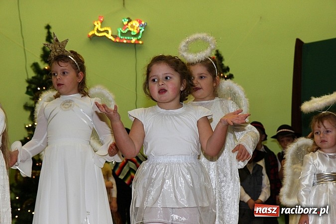 Zdjęcie w galerii na portalu naszraciborz.pl: Strajk w krainie świętego Mikołaja i tradycyjne kolędy w GOK-u w Kobyli wiadomości z regionu