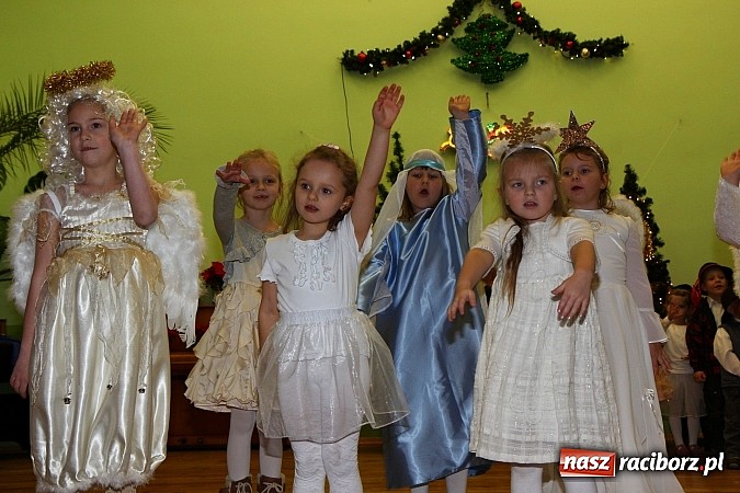 Zdjęcie w galerii na portalu naszraciborz.pl: Strajk w krainie świętego Mikołaja i tradycyjne kolędy w GOK-u w Kobyli wiadomości z regionu