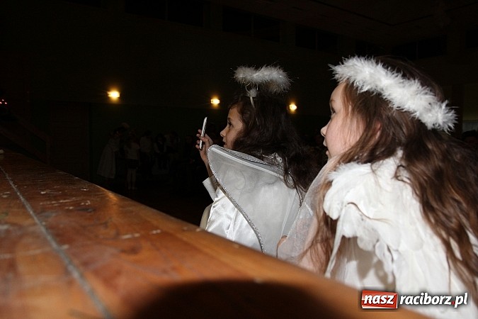 Zdjęcie w galerii na portalu naszraciborz.pl: Strajk w krainie świętego Mikołaja i tradycyjne kolędy w GOK-u w Kobyli wiadomości z regionu