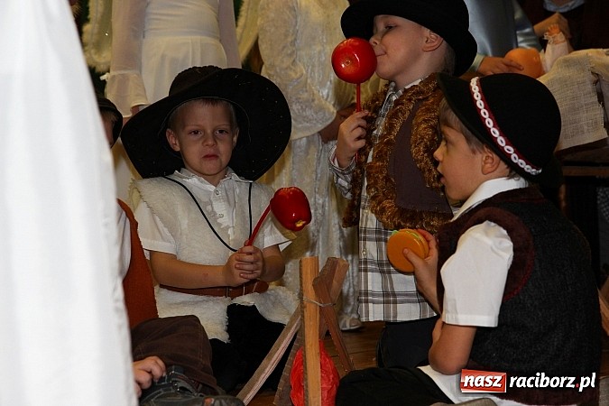 Zdjęcie w galerii na portalu naszraciborz.pl: Strajk w krainie świętego Mikołaja i tradycyjne kolędy w GOK-u w Kobyli wiadomości z regionu