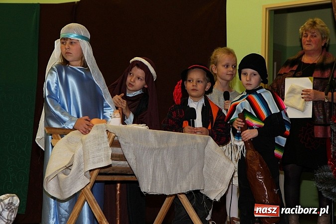 Zdjęcie w galerii na portalu naszraciborz.pl: Strajk w krainie świętego Mikołaja i tradycyjne kolędy w GOK-u w Kobyli wiadomości z regionu