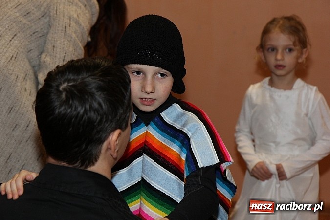 Zdjęcie w galerii na portalu naszraciborz.pl: Strajk w krainie świętego Mikołaja i tradycyjne kolędy w GOK-u w Kobyli wiadomości z regionu