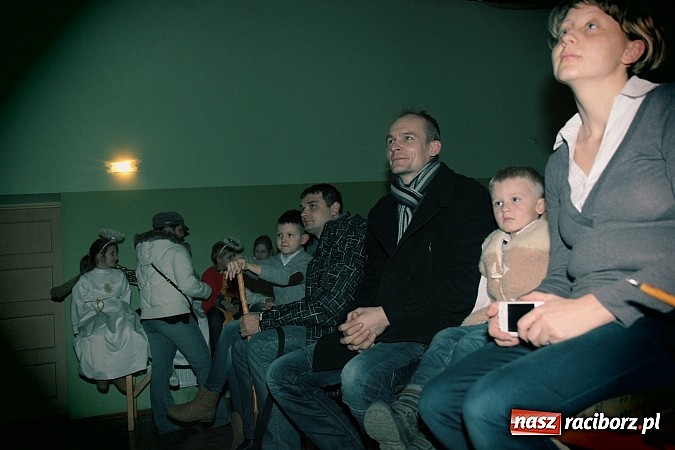 Zdjęcie w galerii na portalu naszraciborz.pl: Strajk w krainie świętego Mikołaja i tradycyjne kolędy w GOK-u w Kobyli wiadomości z regionu