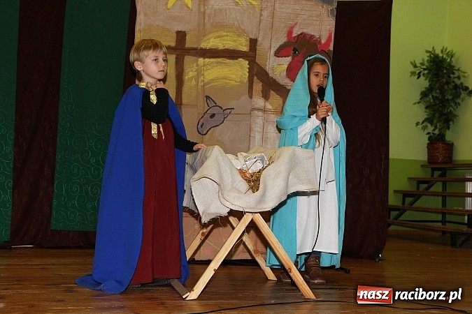 Zdjęcie w galerii na portalu naszraciborz.pl: Strajk w krainie świętego Mikołaja i tradycyjne kolędy w GOK-u w Kobyli wiadomości z regionu