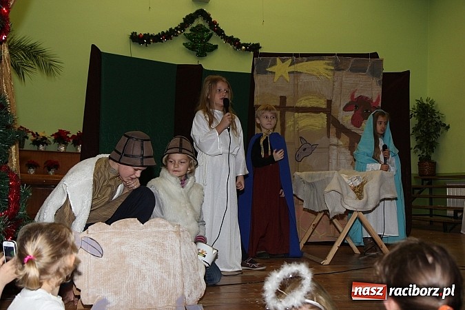 Zdjęcie w galerii na portalu naszraciborz.pl: Strajk w krainie świętego Mikołaja i tradycyjne kolędy w GOK-u w Kobyli wiadomości z regionu