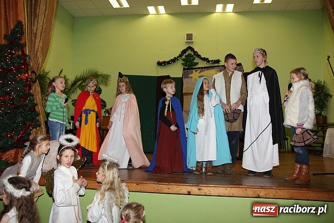 Zdjęcie w galerii na portalu naszraciborz.pl: Strajk w krainie świętego Mikołaja i tradycyjne kolędy w GOK-u w Kobyli wiadomości z regionu