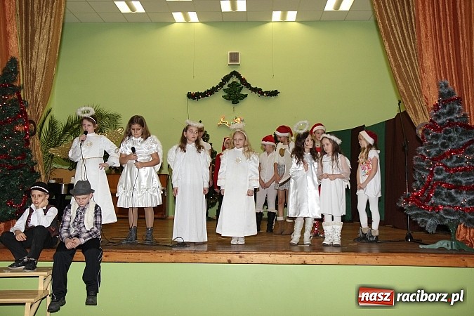 Zdjęcie w galerii na portalu naszraciborz.pl: Strajk w krainie świętego Mikołaja i tradycyjne kolędy w GOK-u w Kobyli wiadomości z regionu