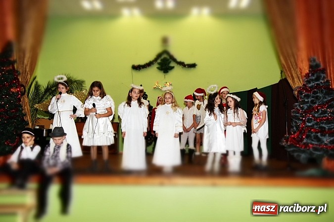 Zdjęcie w galerii na portalu naszraciborz.pl: Strajk w krainie świętego Mikołaja i tradycyjne kolędy w GOK-u w Kobyli wiadomości z regionu