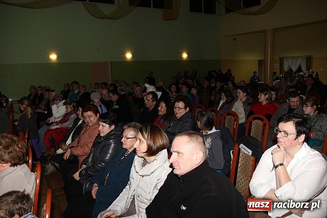 Zdjęcie w galerii na portalu naszraciborz.pl: Strajk w krainie świętego Mikołaja i tradycyjne kolędy w GOK-u w Kobyli wiadomości z regionu