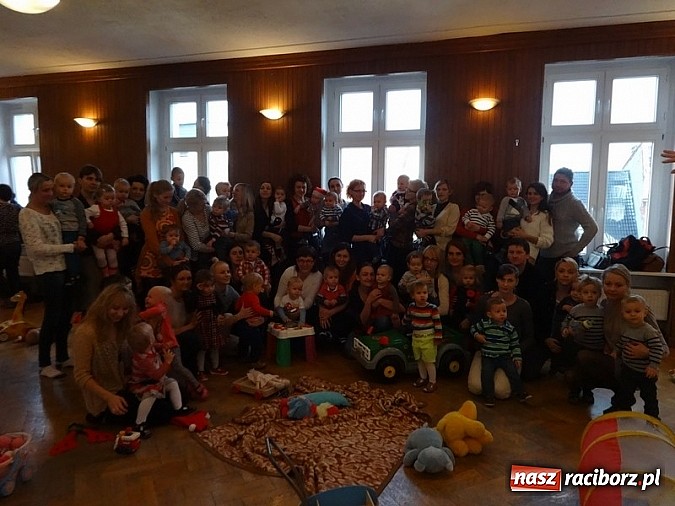 Zdjęcie w galerii na portalu naszraciborz.pl: Dzieci z Fiku-miku pożegnały stary rok wiadomości z regionu