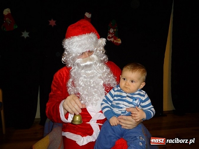 Zdjęcie w galerii na portalu naszraciborz.pl: Dzieci z Fiku-miku pożegnały stary rok wiadomości z regionu