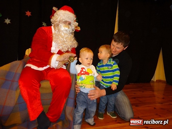 Zdjęcie w galerii na portalu naszraciborz.pl: Dzieci z Fiku-miku pożegnały stary rok wiadomości z regionu