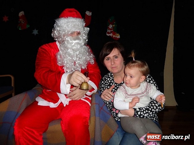 Zdjęcie w galerii na portalu naszraciborz.pl: Dzieci z Fiku-miku pożegnały stary rok wiadomości z regionu