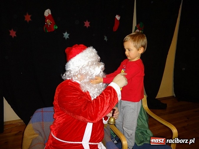 Zdjęcie w galerii na portalu naszraciborz.pl: Dzieci z Fiku-miku pożegnały stary rok wiadomości z regionu