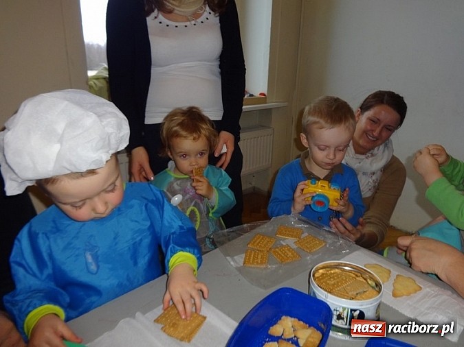 Zdjęcie w galerii na portalu naszraciborz.pl: Dzieci z Fiku-miku pożegnały stary rok wiadomości z regionu