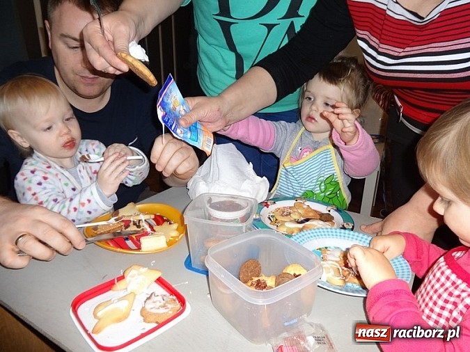 Zdjęcie w galerii na portalu naszraciborz.pl: Dzieci z Fiku-miku pożegnały stary rok wiadomości z regionu