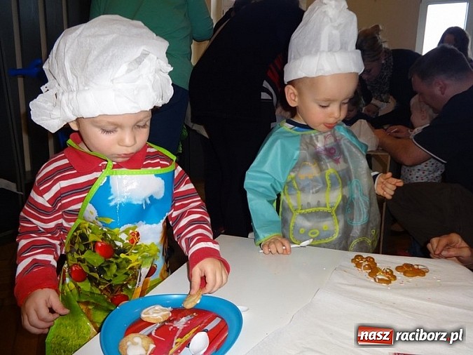 Zdjęcie w galerii na portalu naszraciborz.pl: Dzieci z Fiku-miku pożegnały stary rok wiadomości z regionu