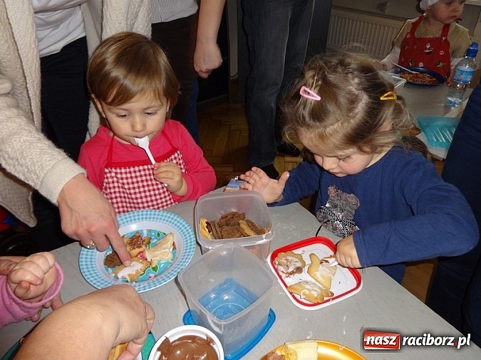 Zdjęcie w galerii na portalu naszraciborz.pl: Dzieci z Fiku-miku pożegnały stary rok wiadomości z regionu