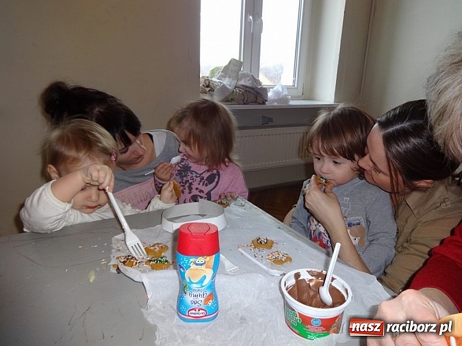 Zdjęcie w galerii na portalu naszraciborz.pl: Dzieci z Fiku-miku pożegnały stary rok wiadomości z regionu