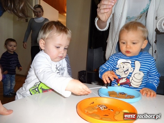 Zdjęcie w galerii na portalu naszraciborz.pl: Dzieci z Fiku-miku pożegnały stary rok wiadomości z regionu