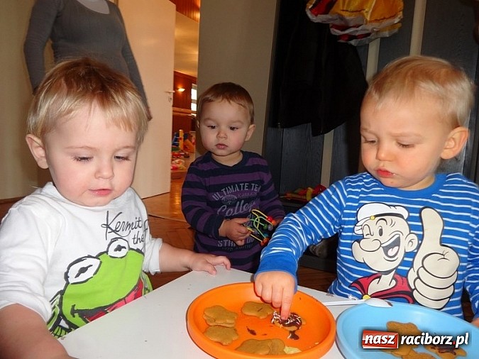 Zdjęcie w galerii na portalu naszraciborz.pl: Dzieci z Fiku-miku pożegnały stary rok wiadomości z regionu