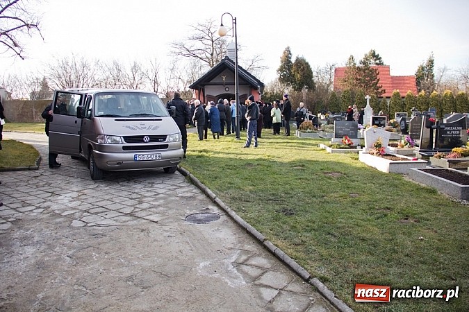 Zdjęcie w galerii na portalu naszraciborz.pl: W rodzinnym Borucinie pożegnano ks. prałata Herberta Hlubka wiadomości z regionu