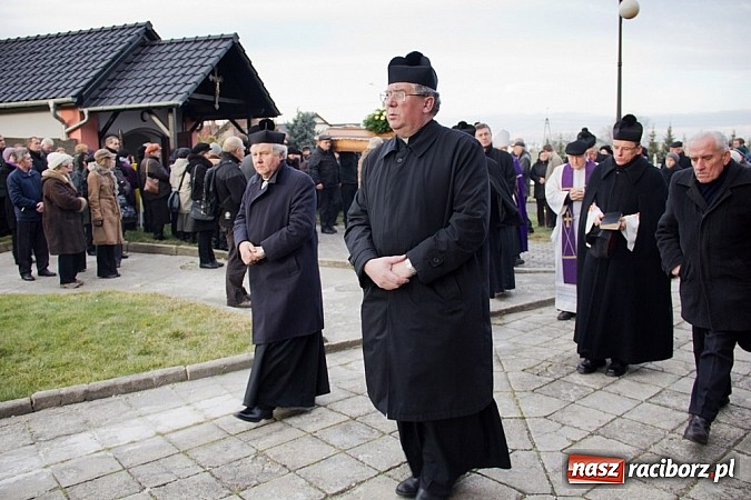Zdjęcie w galerii na portalu naszraciborz.pl: W rodzinnym Borucinie pożegnano ks. prałata Herberta Hlubka wiadomości z regionu