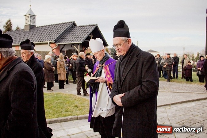 Zdjęcie w galerii na portalu naszraciborz.pl: W rodzinnym Borucinie pożegnano ks. prałata Herberta Hlubka wiadomości z regionu