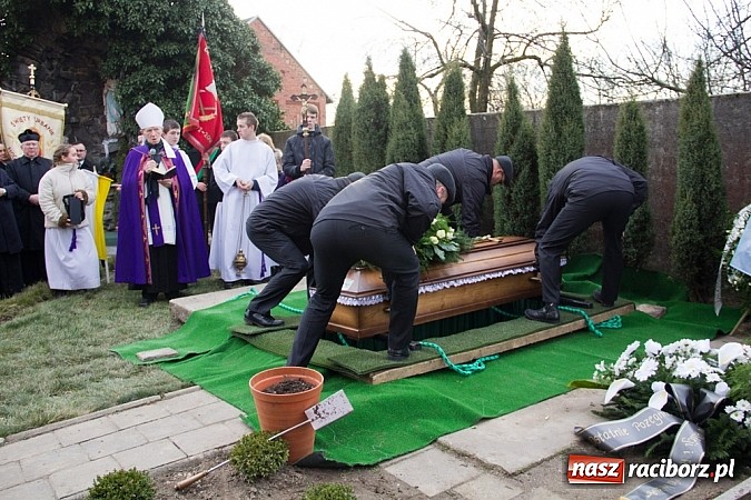 Zdjęcie w galerii na portalu naszraciborz.pl: W rodzinnym Borucinie pożegnano ks. prałata Herberta Hlubka wiadomości z regionu