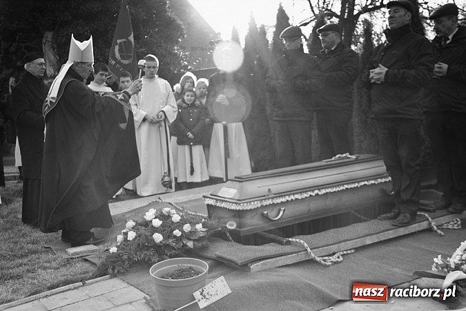 Zdjęcie w galerii na portalu naszraciborz.pl: W rodzinnym Borucinie pożegnano ks. prałata Herberta Hlubka wiadomości z regionu