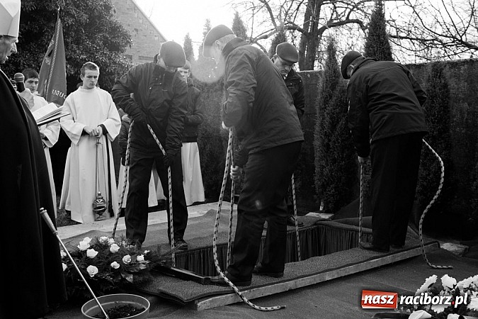 Zdjęcie w galerii na portalu naszraciborz.pl: W rodzinnym Borucinie pożegnano ks. prałata Herberta Hlubka wiadomości z regionu