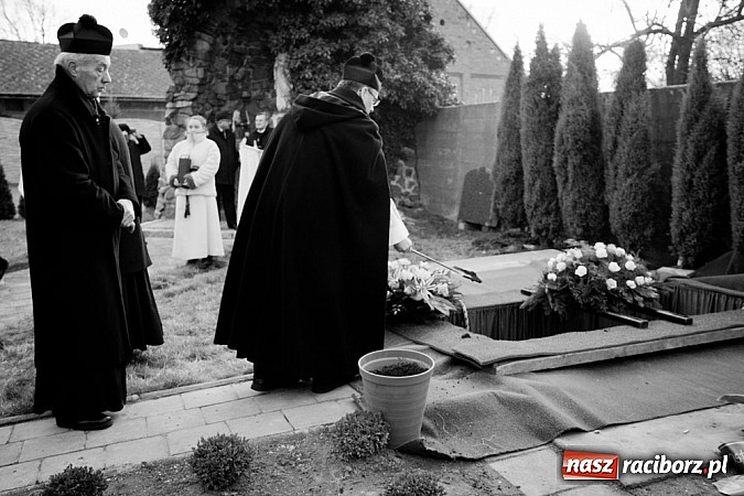 Zdjęcie w galerii na portalu naszraciborz.pl: W rodzinnym Borucinie pożegnano ks. prałata Herberta Hlubka wiadomości z regionu