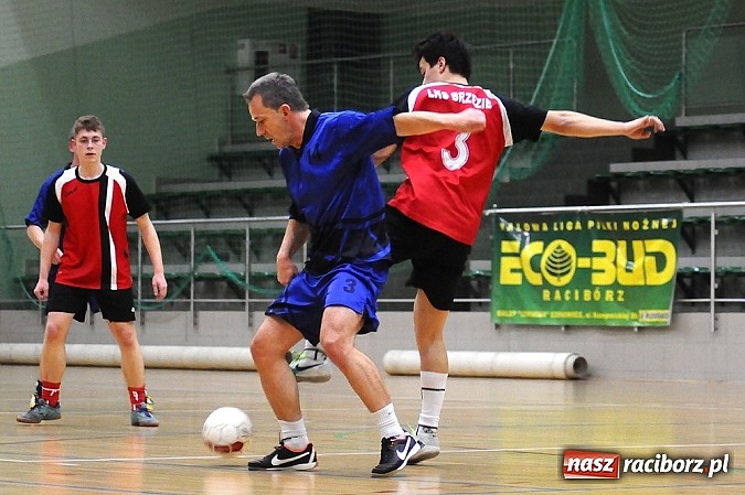 Zdjęcie w galerii na portalu naszraciborz.pl: Emocjonujący mecz w pierwszej lidze. Pokrycia lepsze od Cukierni wiadomości z regionu