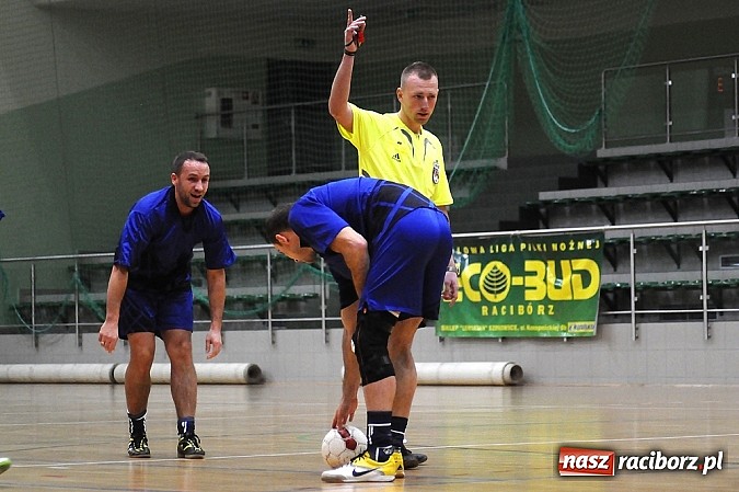 Zdjęcie w galerii na portalu naszraciborz.pl: Emocjonujący mecz w pierwszej lidze. Pokrycia lepsze od Cukierni wiadomości z regionu