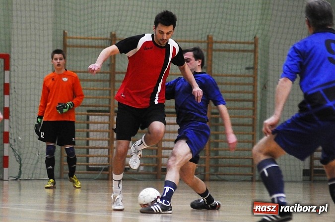 Zdjęcie w galerii na portalu naszraciborz.pl: Emocjonujący mecz w pierwszej lidze. Pokrycia lepsze od Cukierni wiadomości z regionu