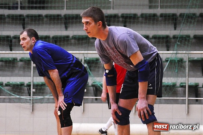 Zdjęcie w galerii na portalu naszraciborz.pl: Emocjonujący mecz w pierwszej lidze. Pokrycia lepsze od Cukierni wiadomości z regionu