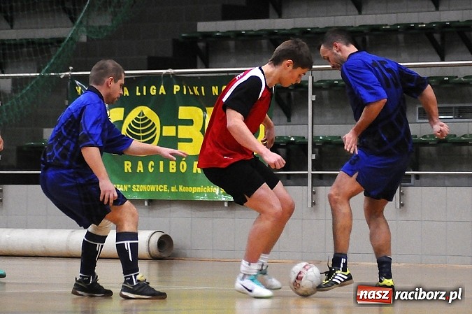 Zdjęcie w galerii na portalu naszraciborz.pl: Emocjonujący mecz w pierwszej lidze. Pokrycia lepsze od Cukierni wiadomości z regionu