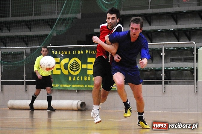 Zdjęcie w galerii na portalu naszraciborz.pl: Emocjonujący mecz w pierwszej lidze. Pokrycia lepsze od Cukierni wiadomości z regionu