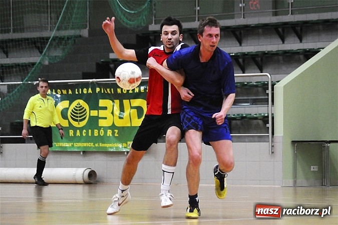 Zdjęcie w galerii na portalu naszraciborz.pl: Emocjonujący mecz w pierwszej lidze. Pokrycia lepsze od Cukierni wiadomości z regionu